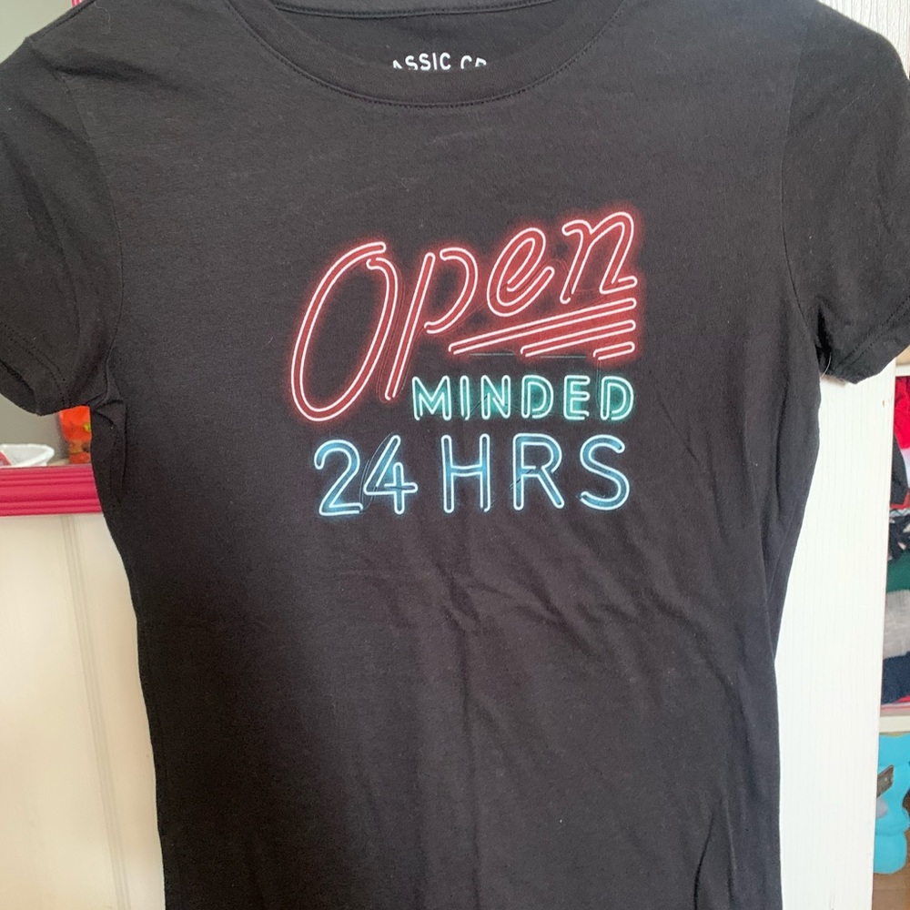 Aeropostale black graphic tee